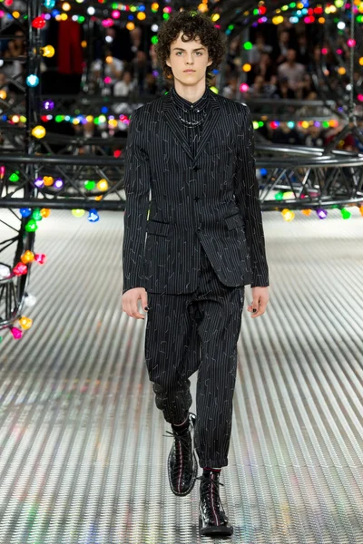 Look 49